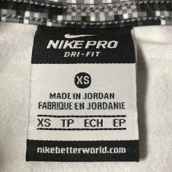 Nike Dri-Fit Women’s 1/2 Zip Pullover - Picture 3 of 5